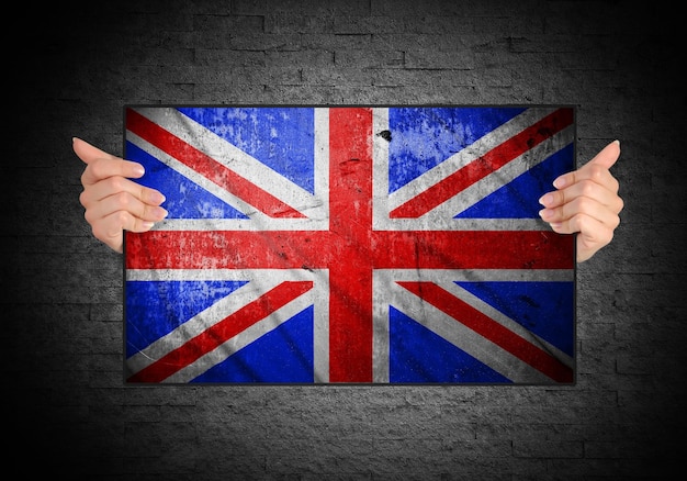 Hand met vlag van het Verenigd Koninkrijk