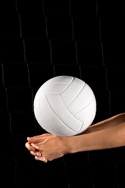 Foto hand met volleybal