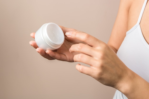 hand nemen cosmetische crème