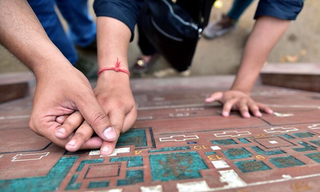 Hand-on-tactile kaart voor gezichtsgestorvenen