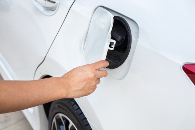 Hand opening the oil filler cap