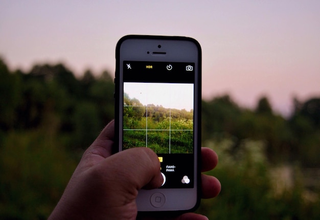 Photo hand photographing using smart phone on field