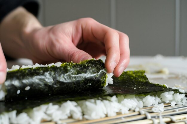写真 手で巻く寿司米海藻野菜