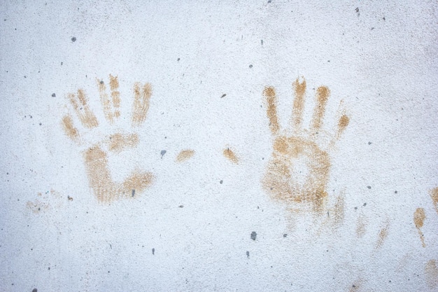 Hand schilderen op cement muur