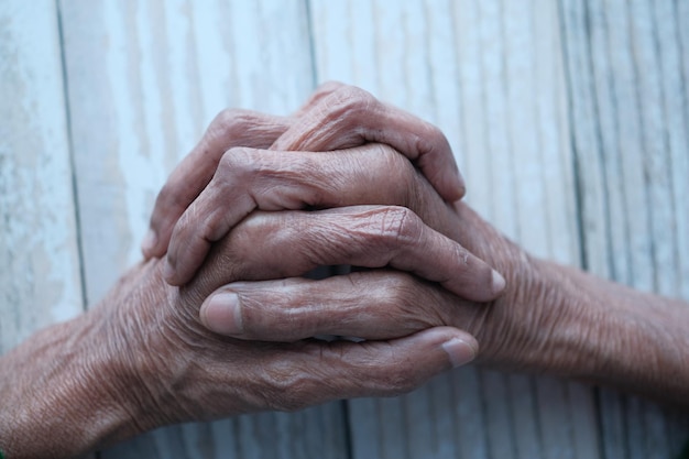 Foto mano delle donne anziane