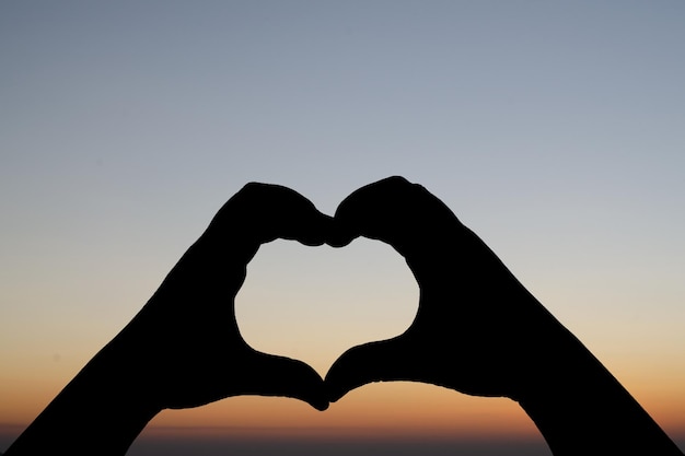 Photo hand silhouettes with the last light after sundown