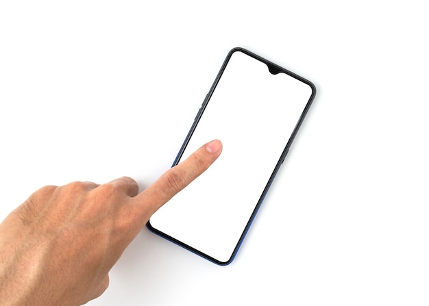 手は白い背景で隔離のスマートフォンのタッチスクリーンをタップします。