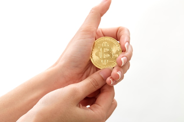 Hand van vrouw met bitcoin