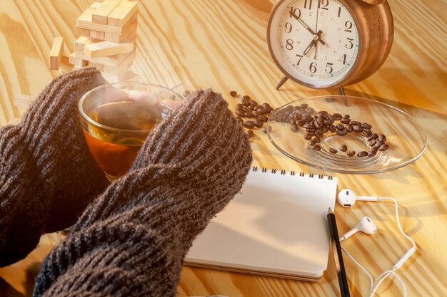 Hand woman holding hot tea in cup.selective focus.