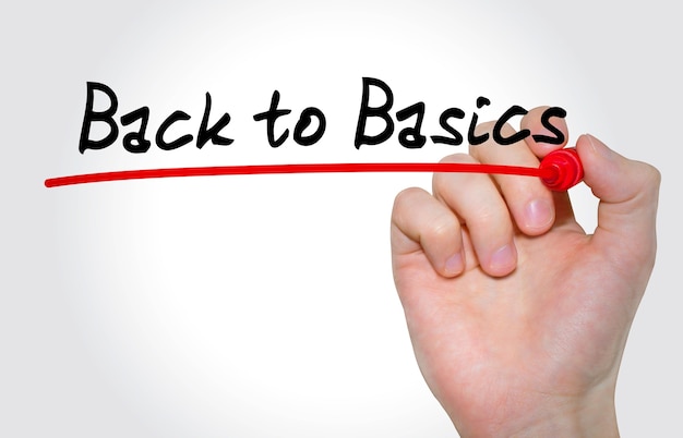 Iscrizione di scrittura a mano back to basics con pennarello, concetto