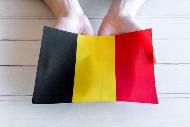 Handen met de vlag van België