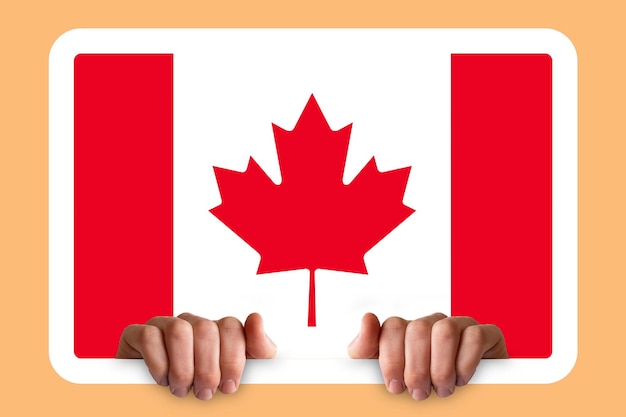 Handen met een wit frame met de Canadese vlag viering of campagne concept onafhankelijkheid