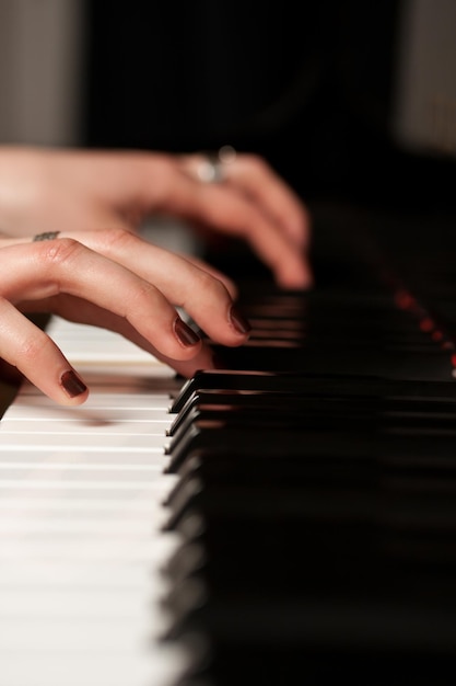 Handen van een pianist