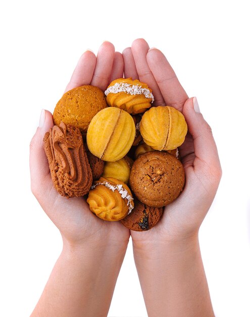 Foto una manciata di biscotti assortiti isolati su bianco