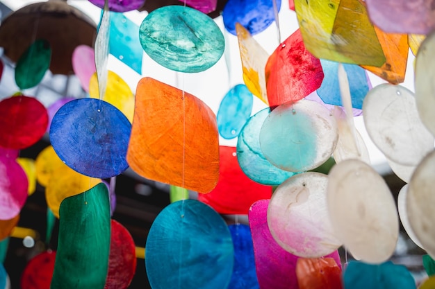 Handgemaakt souvenir versierd met kleurrijke kunstglas verschillende vormen