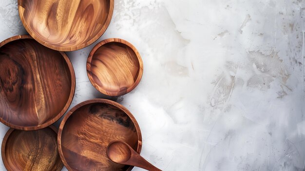 Handgemaakte houten keukengoederen Houten keukendoeken leeg verschillende borden
