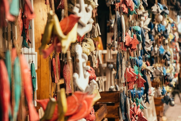 Handgemaakte houten mobiele souvenirs voor decoratie opknoping in Bali winkel