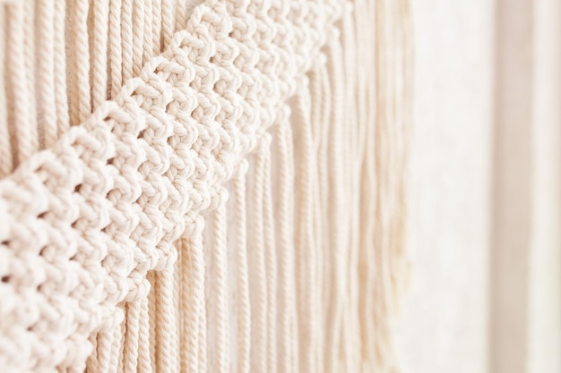 Handgemaakte macramé wanddecoratie 100 katoenen wanddecoratie macrame vlechten en katoenen draden vrouwelijke hobby eco-vriendelijk modern concept in het interieur