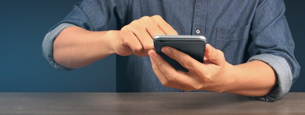 Handheld smartphone-apparaat en aanraakscherm Beursconcept