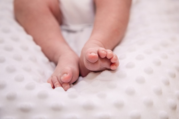 Handles and legs of the newborn baby