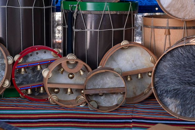 Photo handmade drums and tambourines at a craft market in the canary islands