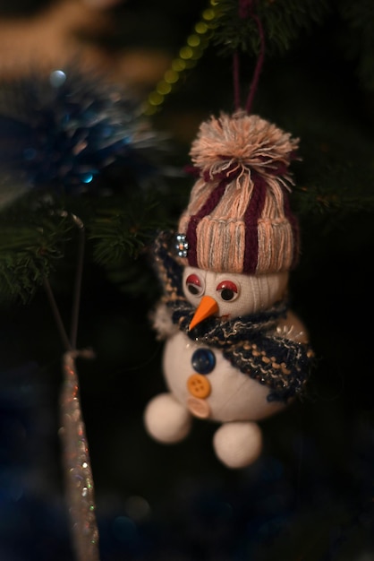 Photo handmade snowman on christmas tree