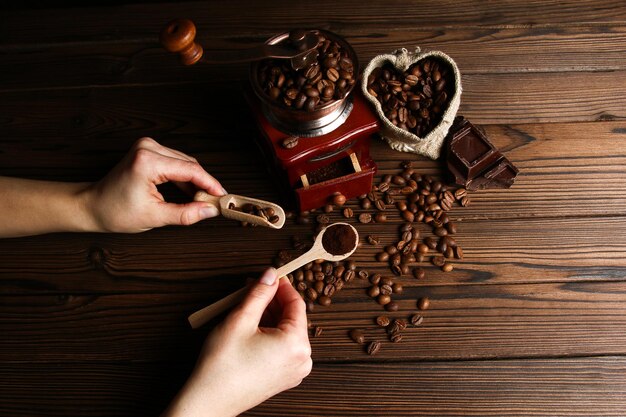 A hands and coffee grinder