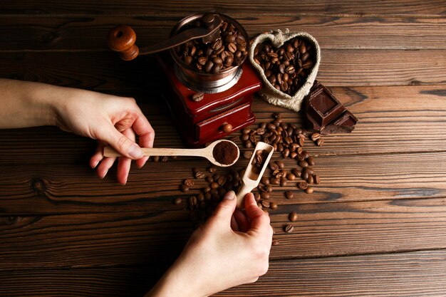 Foto un macinino per le mani e per il caffè