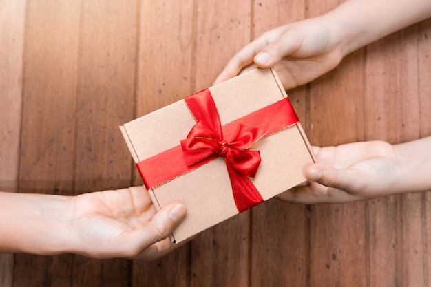 hands hold gifts 