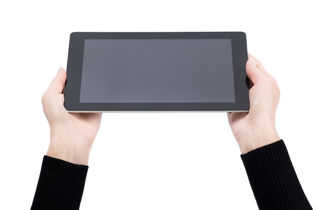 Руки, держащие цифровой планшет изолированы
