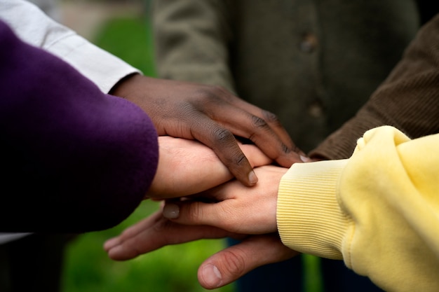 Photo hands holding each other for support