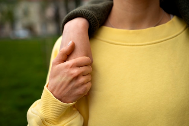 Photo hands holding each other for support