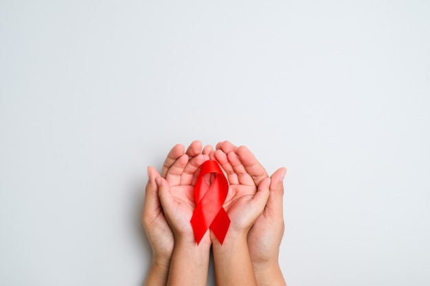 빨간 리본을 든 손, 에이즈 인식 개념, 세계 에이즈의 날, 세계 고혈압의 날