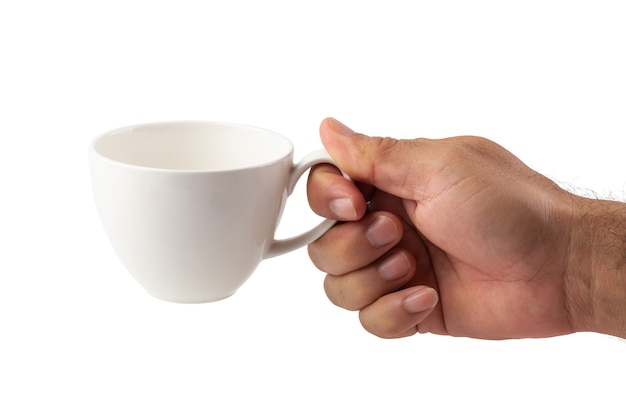 Foto mani di un uomo che tiene una tazza di caffè su uno sfondo bianco