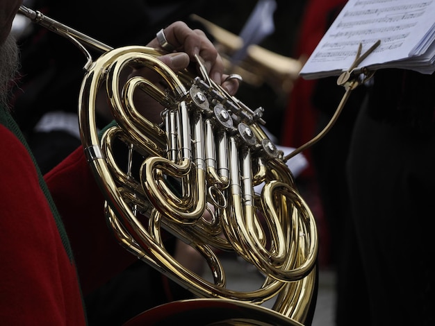 Hands playing french horn