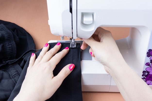 Hands on the sewing machine