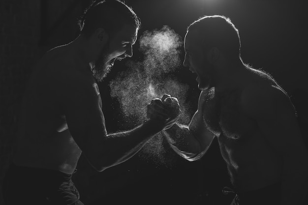 Mani insieme squadra di fitness dopo l'allenamento