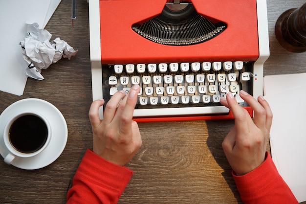 Hands on typing machine