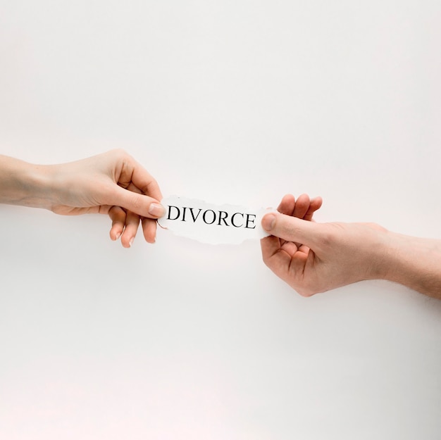 Photo hands with divorce