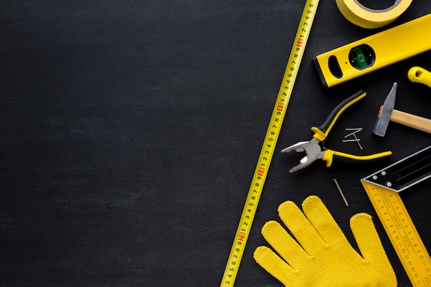 Foto handschoenen en hulpmiddelen met exemplaarruimte