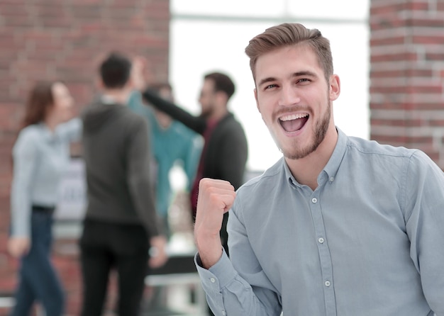 Photo handsome businessman celebrating victory shouting happily in th