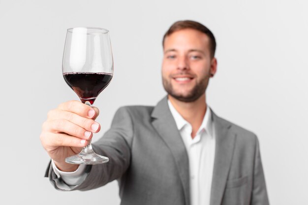 Photo handsome businessman having a wine