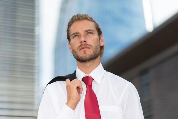 Photo handsome businessman urban portrait