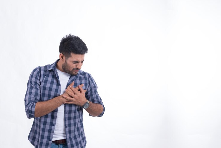 फोटो handsome guy heart attack isolate on white backgroundthis has clipping path