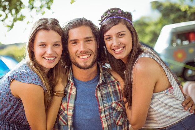 Photo handsome hipster is a hit with the ladies