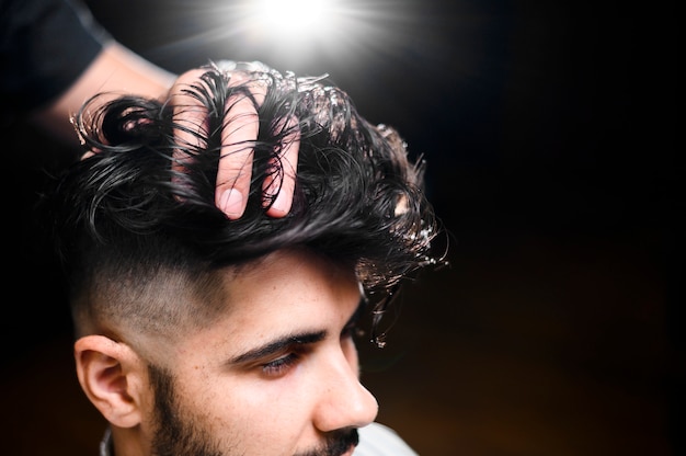 Photo handsome man at barber shop close-up