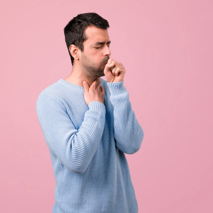 Photo handsome man is suffering with cough and feeling bad 