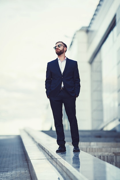 Photo handsome man in suit