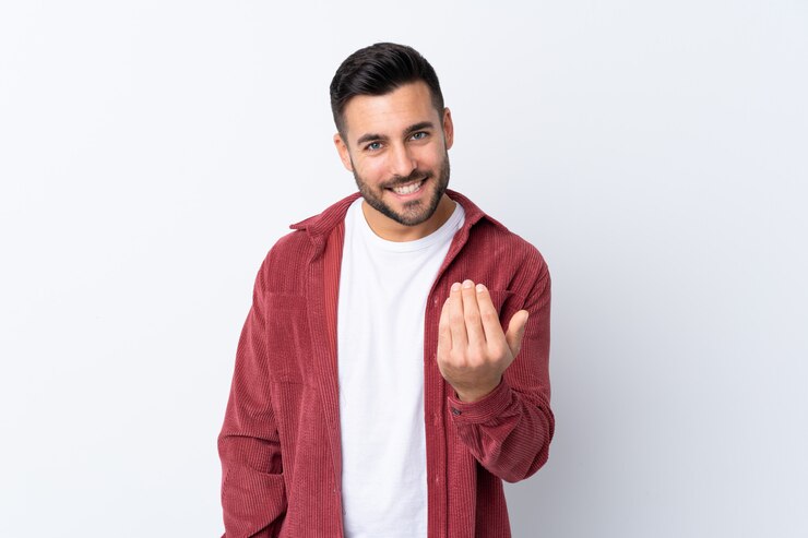 Photo handsome man over wall