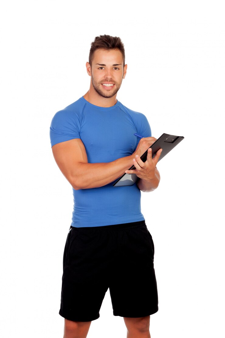 Photo handsome personal trainer with a clipboard 